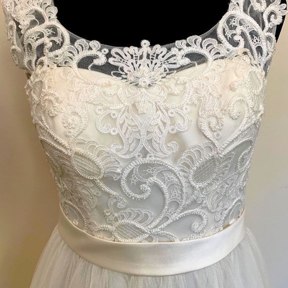 David’s Bridal Tulle Wedding Dress with Lace Illusion Neckline - Picture 11 of 14